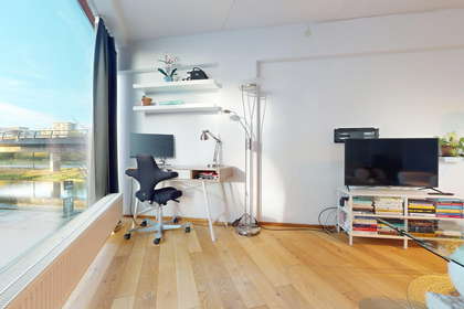 Lys 93 m² lejlighed med altan i København S – billede 4