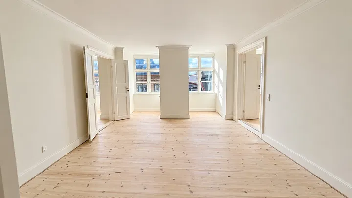 6-værelses lejlighed med nyt køkken midt i København K – billede 2