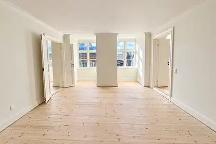 6-værelses lejlighed med nyt køkken midt i København K – billede 2