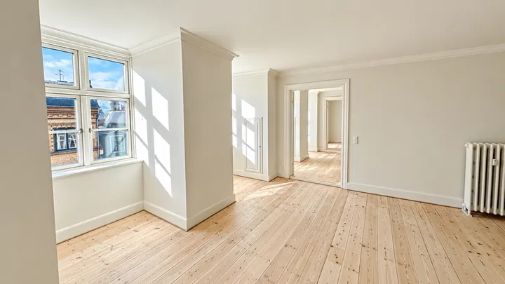 6-værelses lejlighed med nyt køkken midt i København K – billede 1