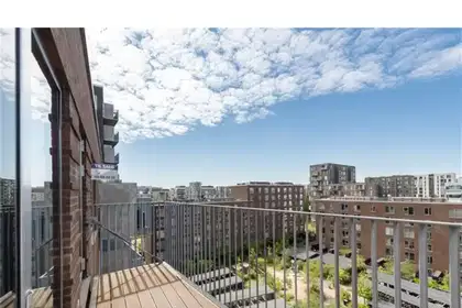 Lys penthouse med elevator og Metro i nærheden – billede 1