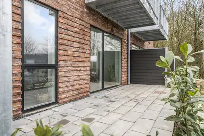 Lys 2-værelses stuelejlighed med privat terrasse – billede 15