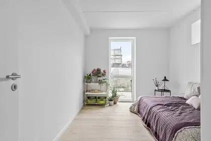 Lys 2-værelses stuelejlighed med privat terrasse – billede 10