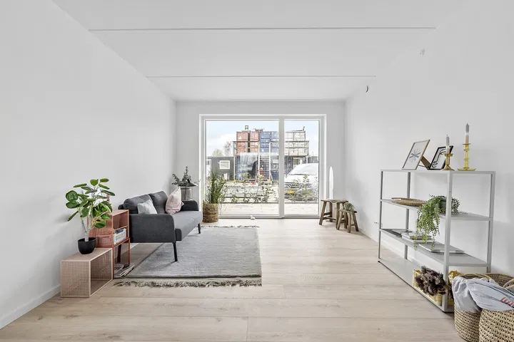 Lys 2-værelses stuelejlighed med privat terrasse – billede 5