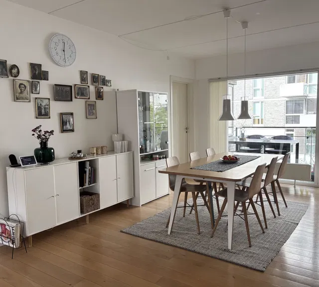 Lys lejlighed med to altaner og vandudsigt på Islands Brygge