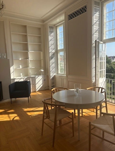 Sølvgade, København K – MØBLERET – (Udlejes til expats) – billede 1