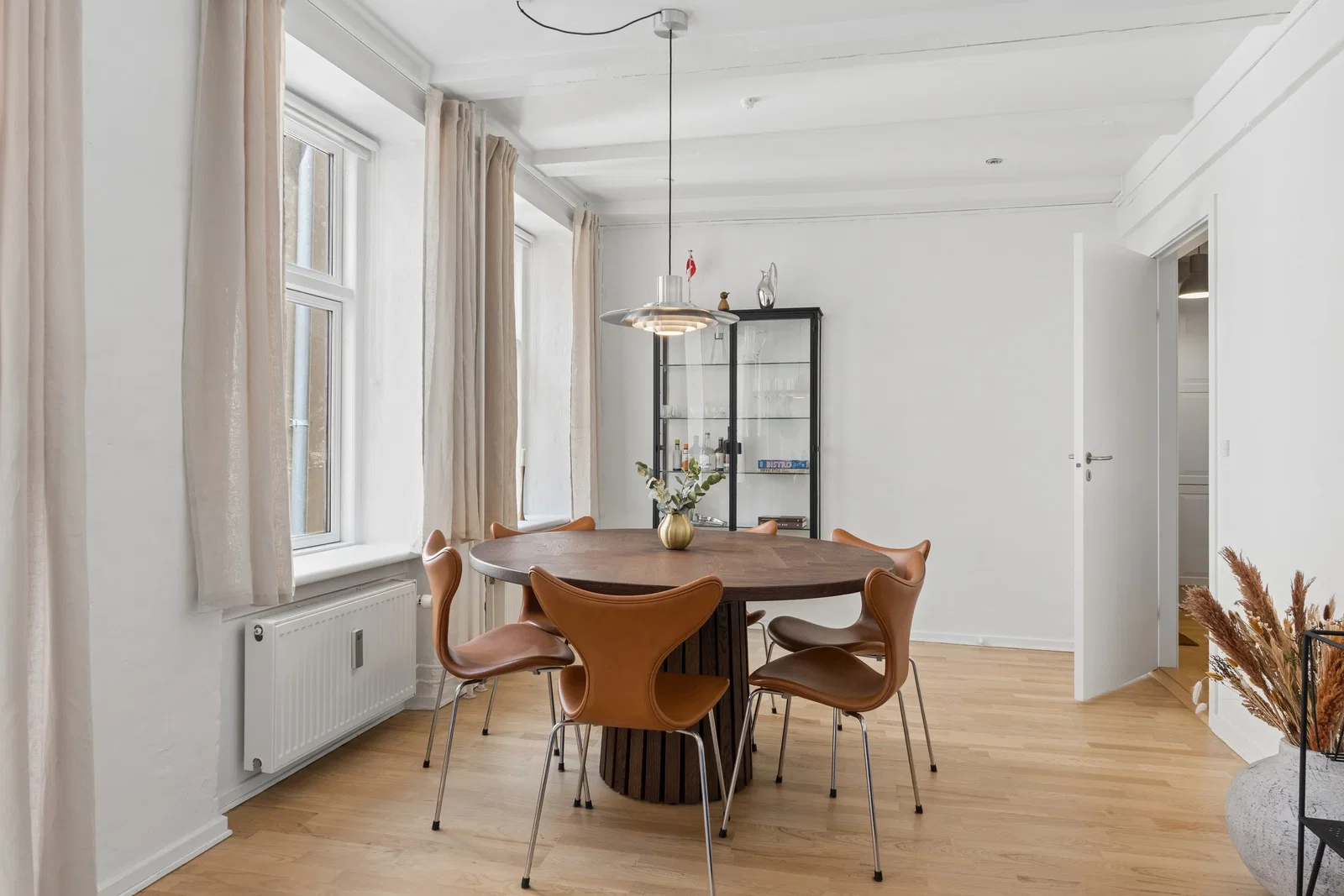 Central 2-room apartment with French balcony in Indre By – photo 6