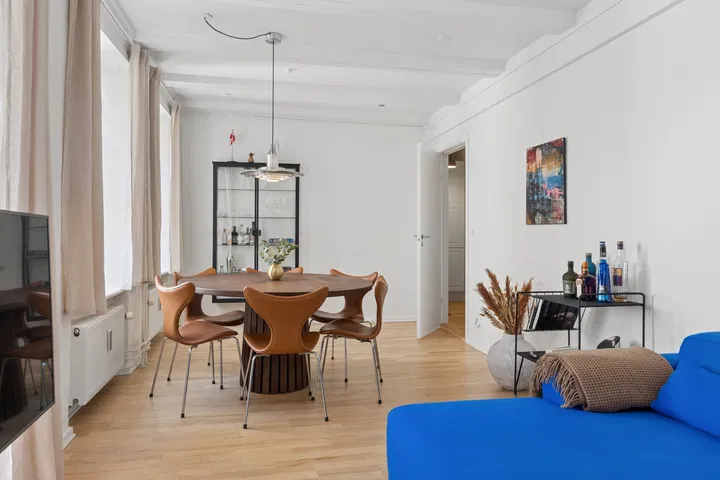 Central 2-room apartment with French balcony in Indre By – photo 4