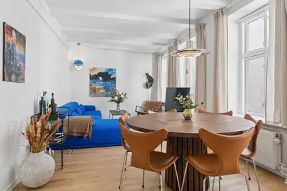 Central 2-room apartment with French balcony in Indre By – photo 3