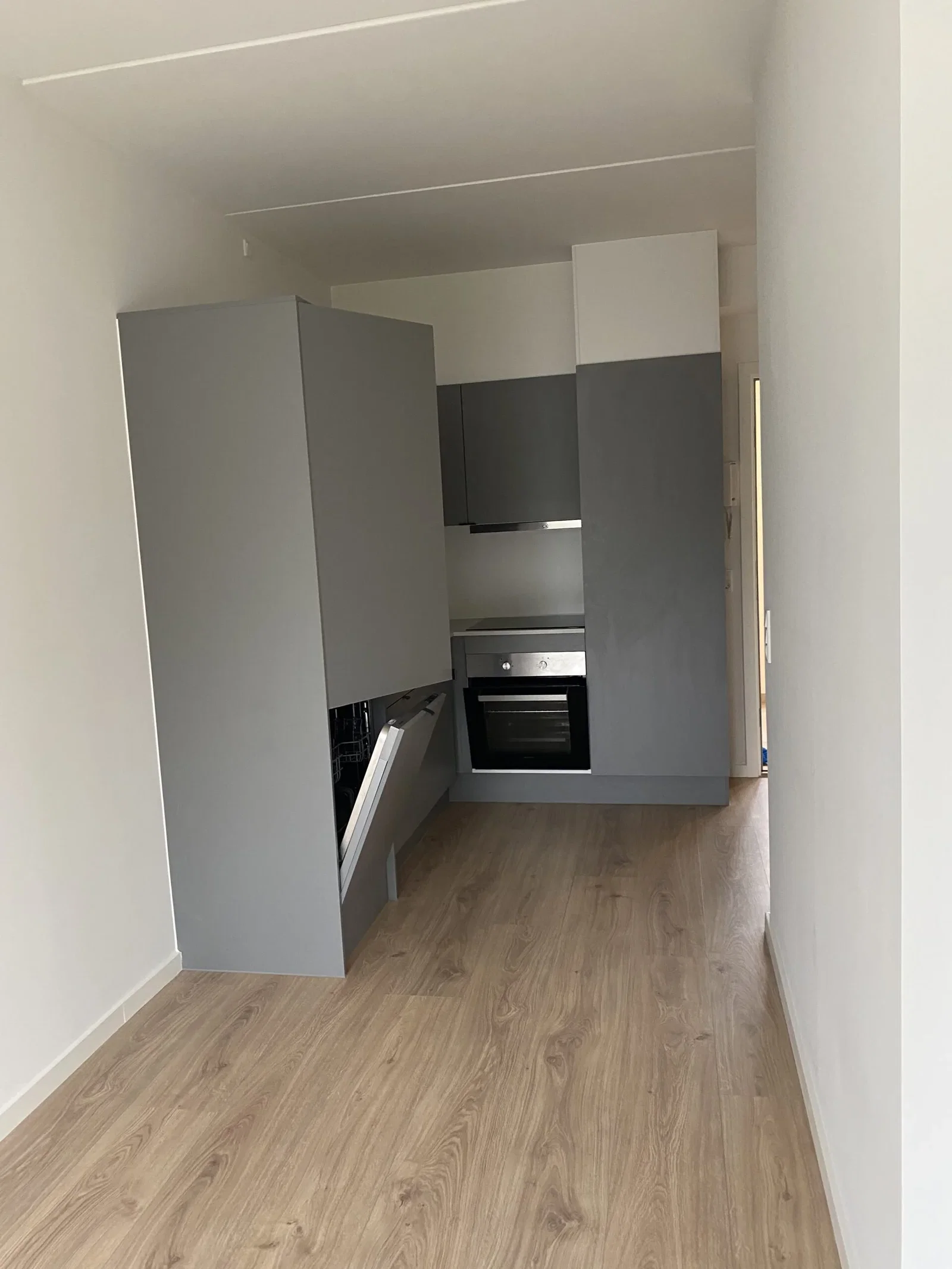 Attractive 2-room apartment with south-west facing terrace – photo 2