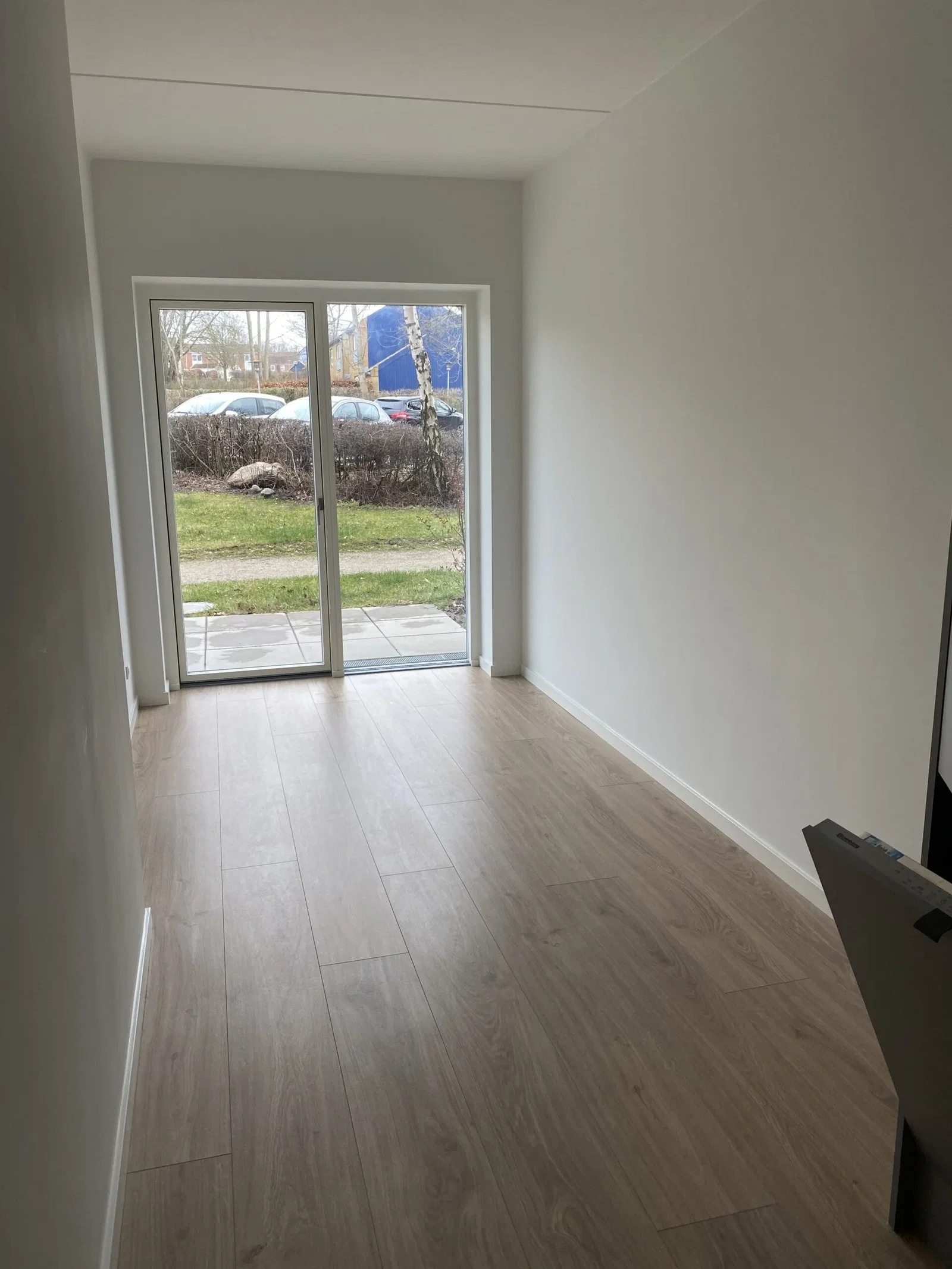 Attractive 2-room apartment with south-west facing terrace – photo 4