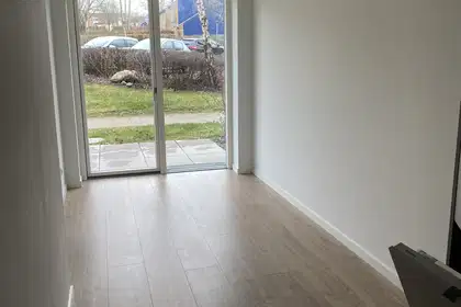 Attractive 2-room apartment with south-west facing terrace – photo 4